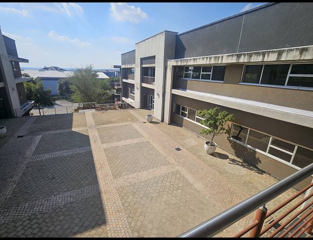 4,730M² OFFICE FOR SALE IN LONGMEADOW